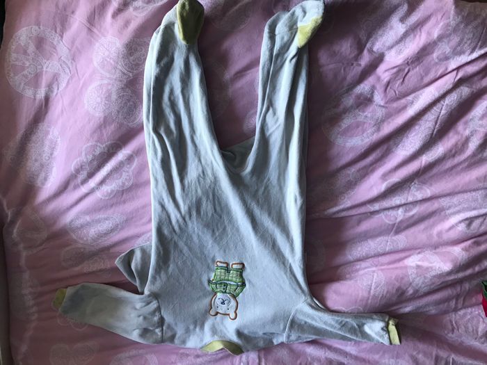 Les pyjamas des bébés de très bons états - photo numéro 3