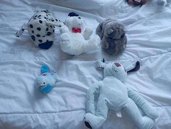 Lot 5 peluches divers taille 5€
