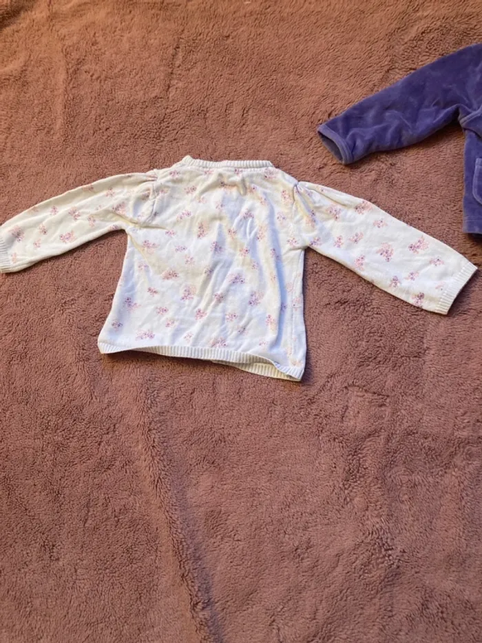 2 petits gilets 18 mois - photo numéro 5