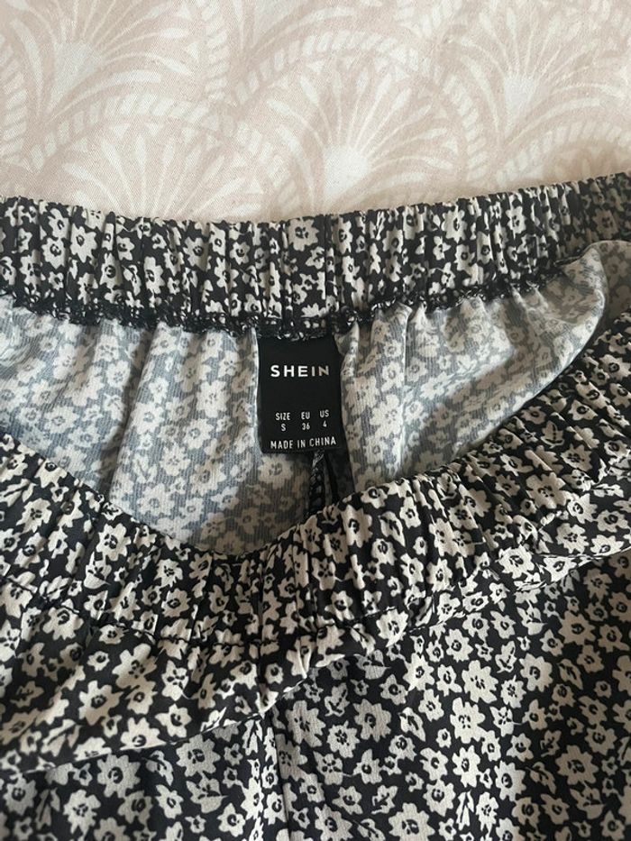 Short motif fleuri neuf - photo numéro 3