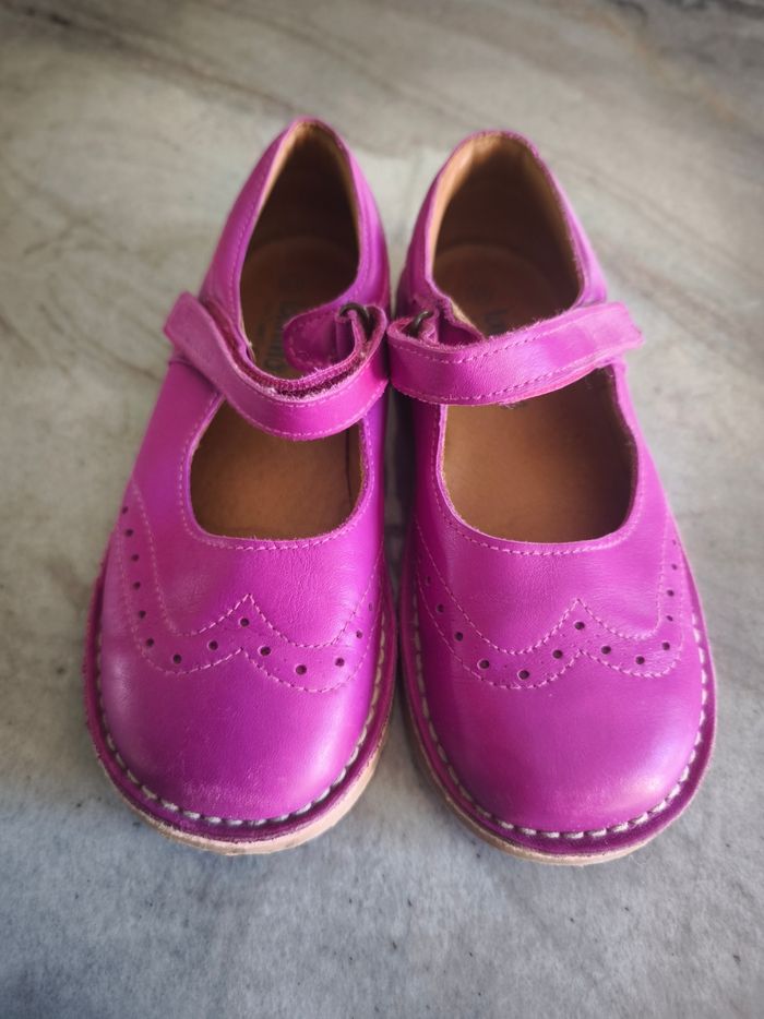 Chaussures en cuir taille 31. Excellente qualité espagnole. Bon état général