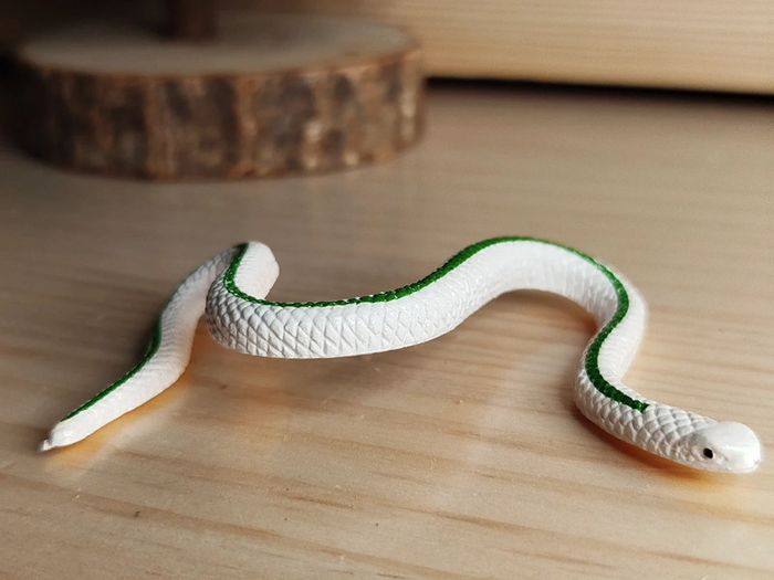 Figurine serpent blanc et vert Animal de la savane - photo numéro 2
