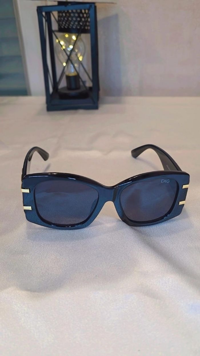 Ces lunettes arborent un style luxueux et affirmé - photo numéro 3