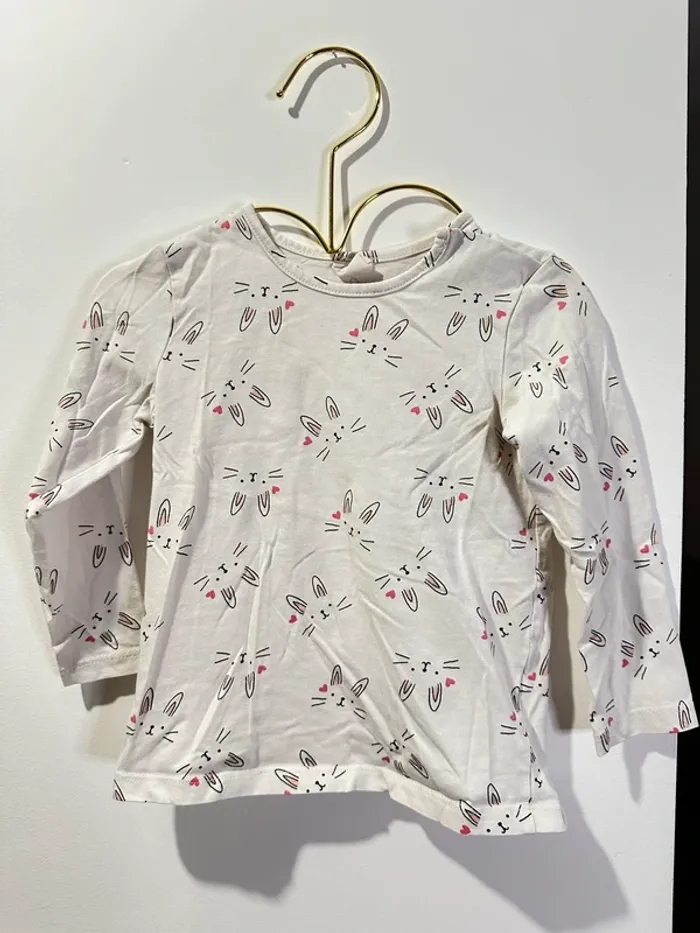 Tee shirt manches longues blanc avec petits lapins 1 an et demi 2 ans h&m