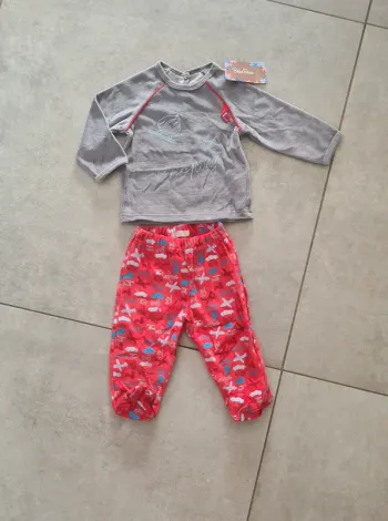 Pyjama 2 pièces 12 mois neuf avec etiquette