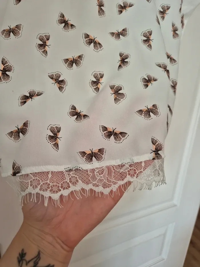 Blouse camaieu dentelle et papillons - photo numéro 2