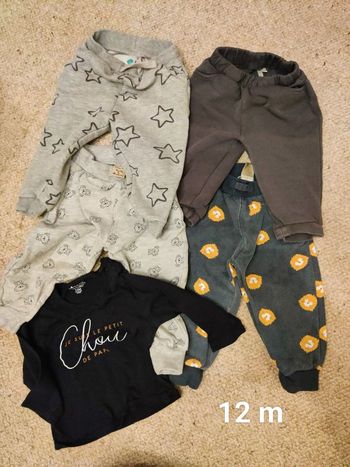 4 joggings et 1 t-shirt 12m garçon