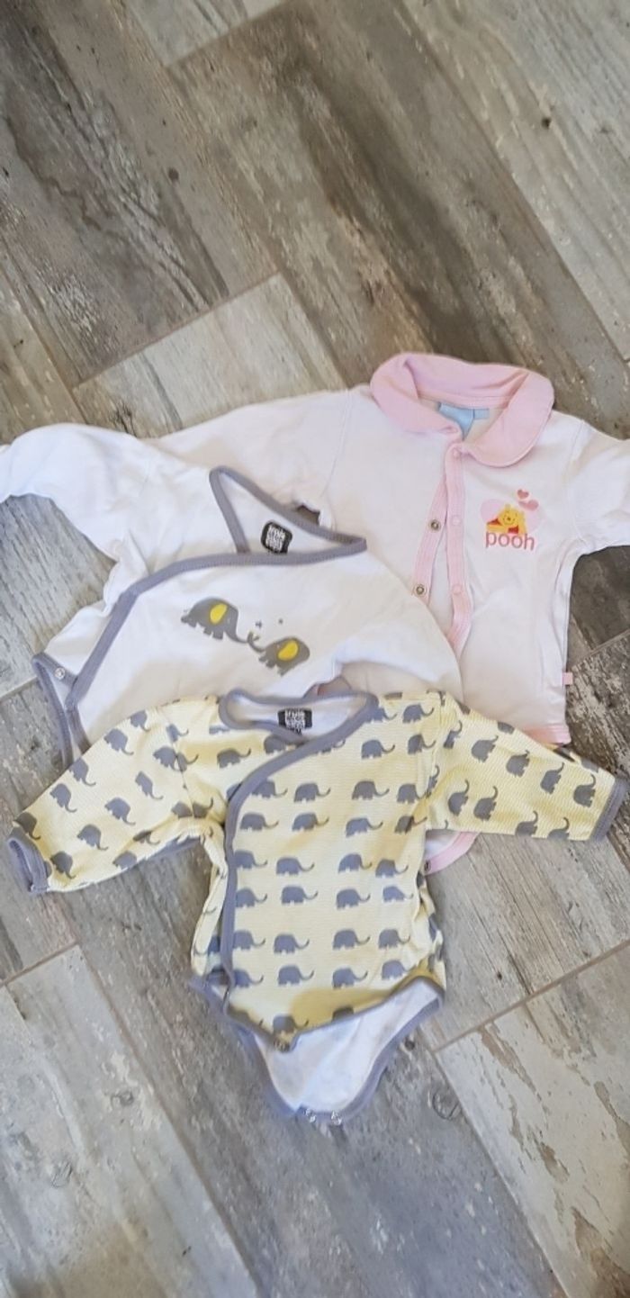 Lot bodys 6 mois