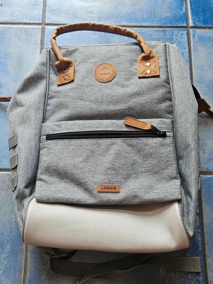 Sac a dos cabaïa gris M jamais servi