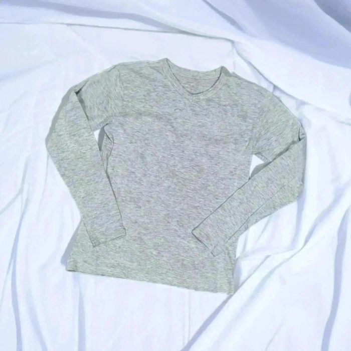 T shirt manche longue col v gris🌹 11 ans 🌹
