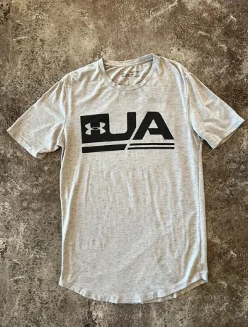 T shirt gris sport homme Under Armour taille XS Camiseta deportiva hombre Maglietta uomo Herren