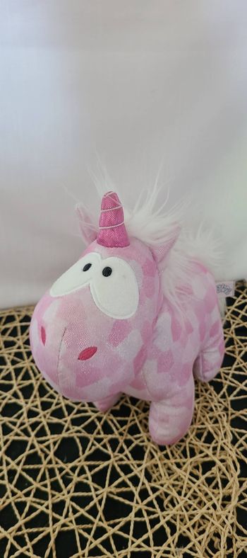 Pink Diamond, la peluche licorne de NICI, avec sa fourrure rose moelleuse et ses détails scintillant