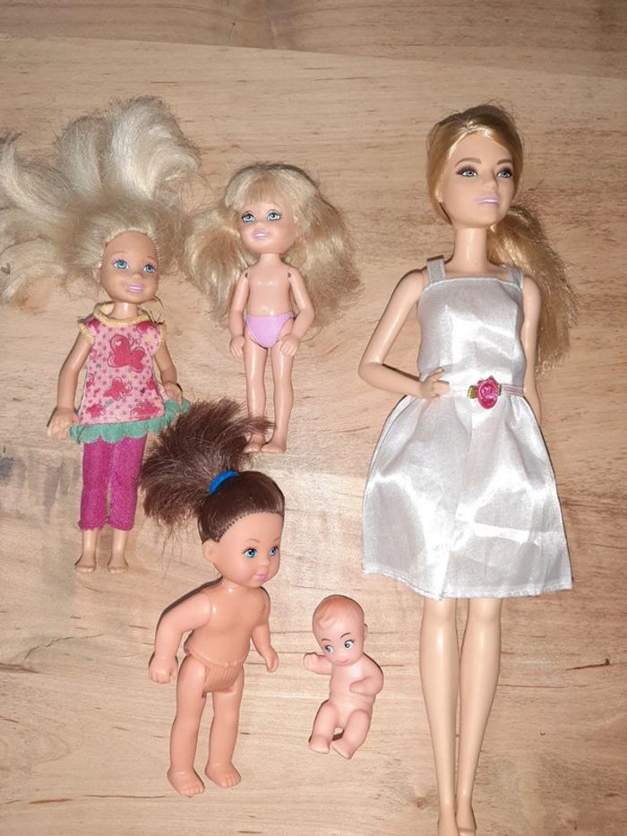 Lot de Barbie, enfants et bébé - photo numéro 2