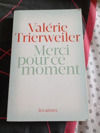 Livre Valérie Trierweiler merci pour ce moment 