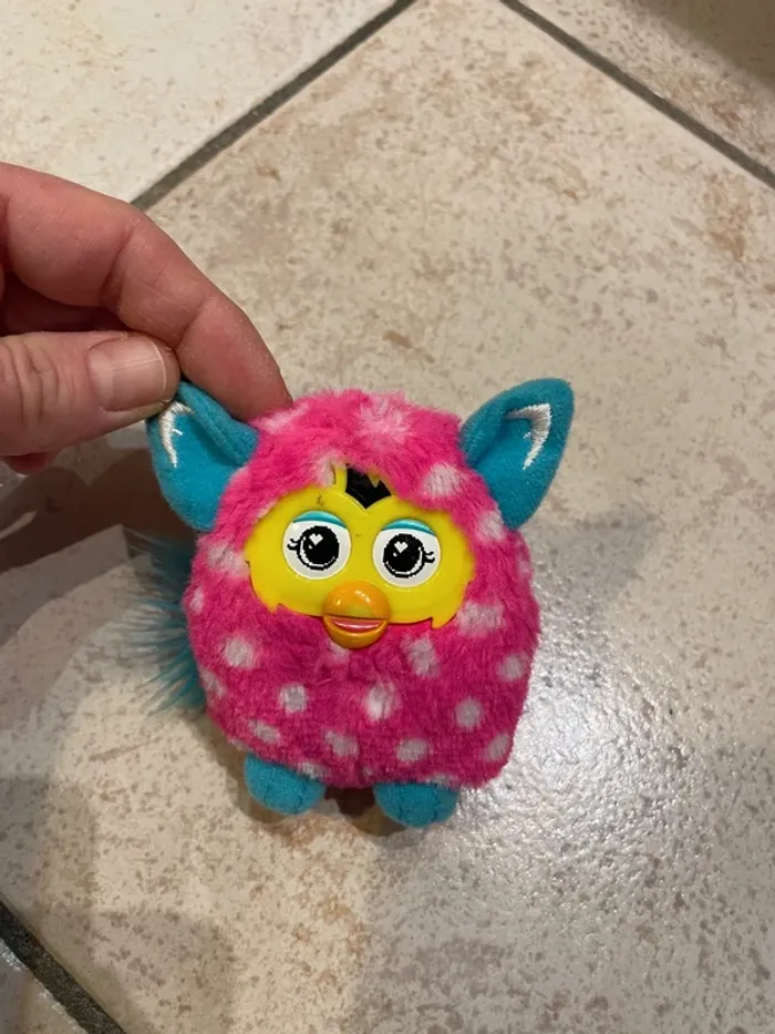 Petite peluche Furby rose McDonald's - photo numéro 2