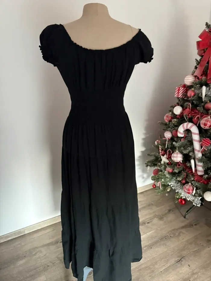 Robe noire longue - photo numéro 3