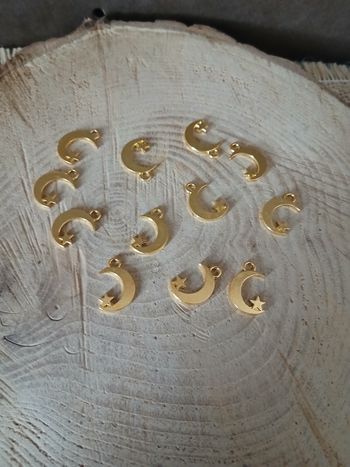 Lot de 22 pendentifs breloques lune étoile doré