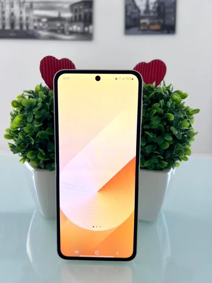 SAMSUNG · GALAXY Z FLIP 6 · 512 Go · Or - photo numéro 2