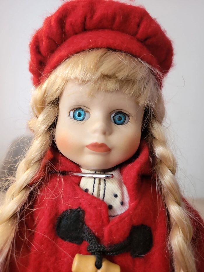 Poupee en porcelaine - photo numéro 2