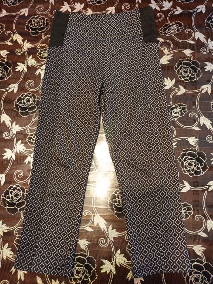 Pantalon noir imprimé graphiques