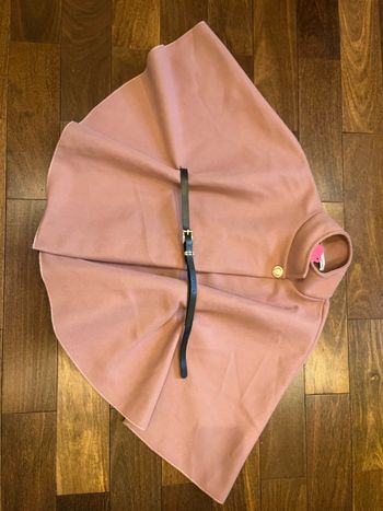 Cape rose pale poudre avce ceinture noire ceinturée neuf avec étiquette cherry&co