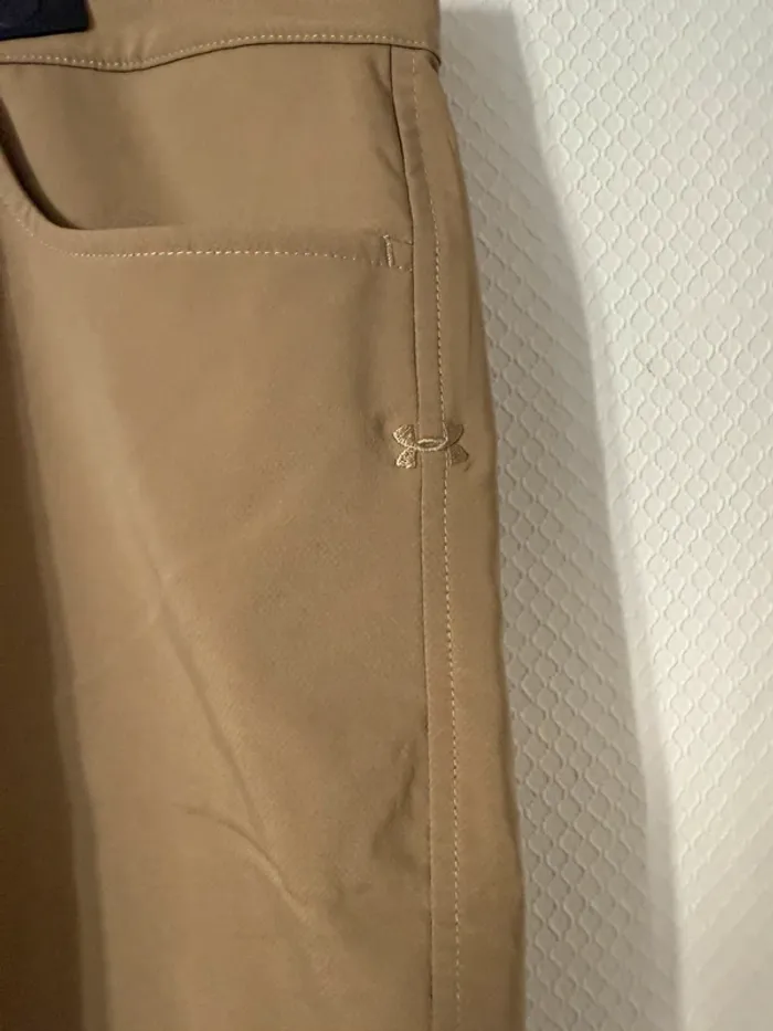 Short en très bon état marron under armour - photo numéro 3