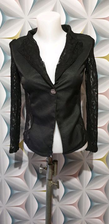 Blazer manche et côté en dentelle