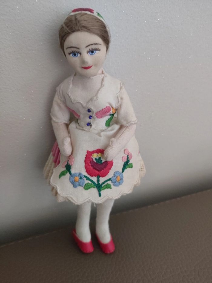 magnifique poupée du monde folkorique