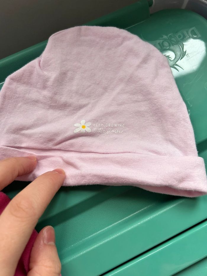 Lot de 5 bodys 1 mois fille et un petit bonnet rose - photo numéro 7