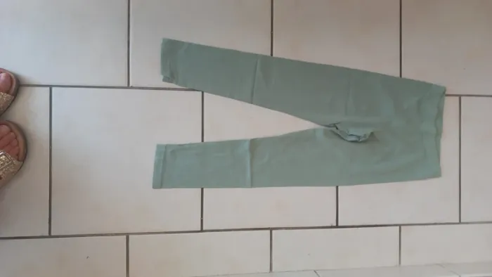 Pantalon legging vert sauge kiabi 8 ans tbe