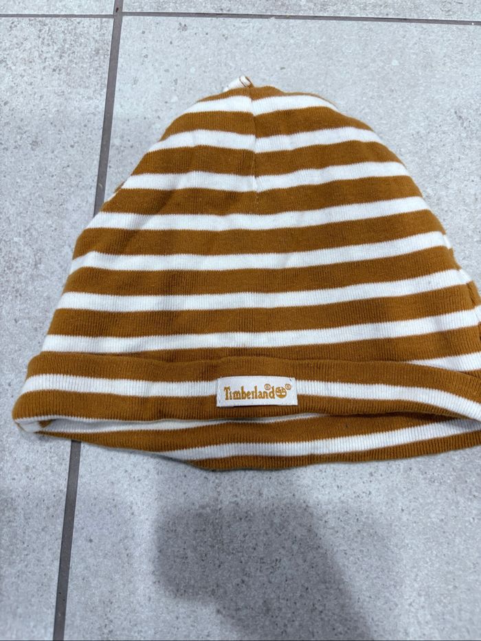 Veste en jean avec bonnet Timberland et t-shirt manche longue bébé taille 9 mois - photo numéro 2