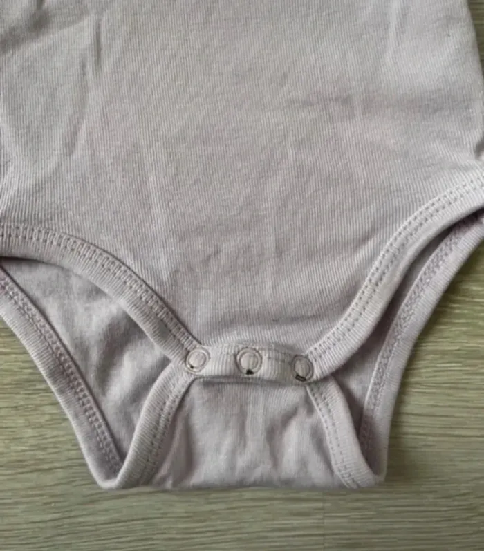 Lot de 2 bodys 9 mois - photo numéro 4