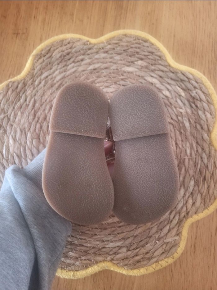 Magnifique sandale taille 20 - photo numéro 5