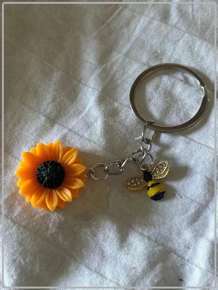 Porte clef tournesol et abeille neuf - photo numéro 2