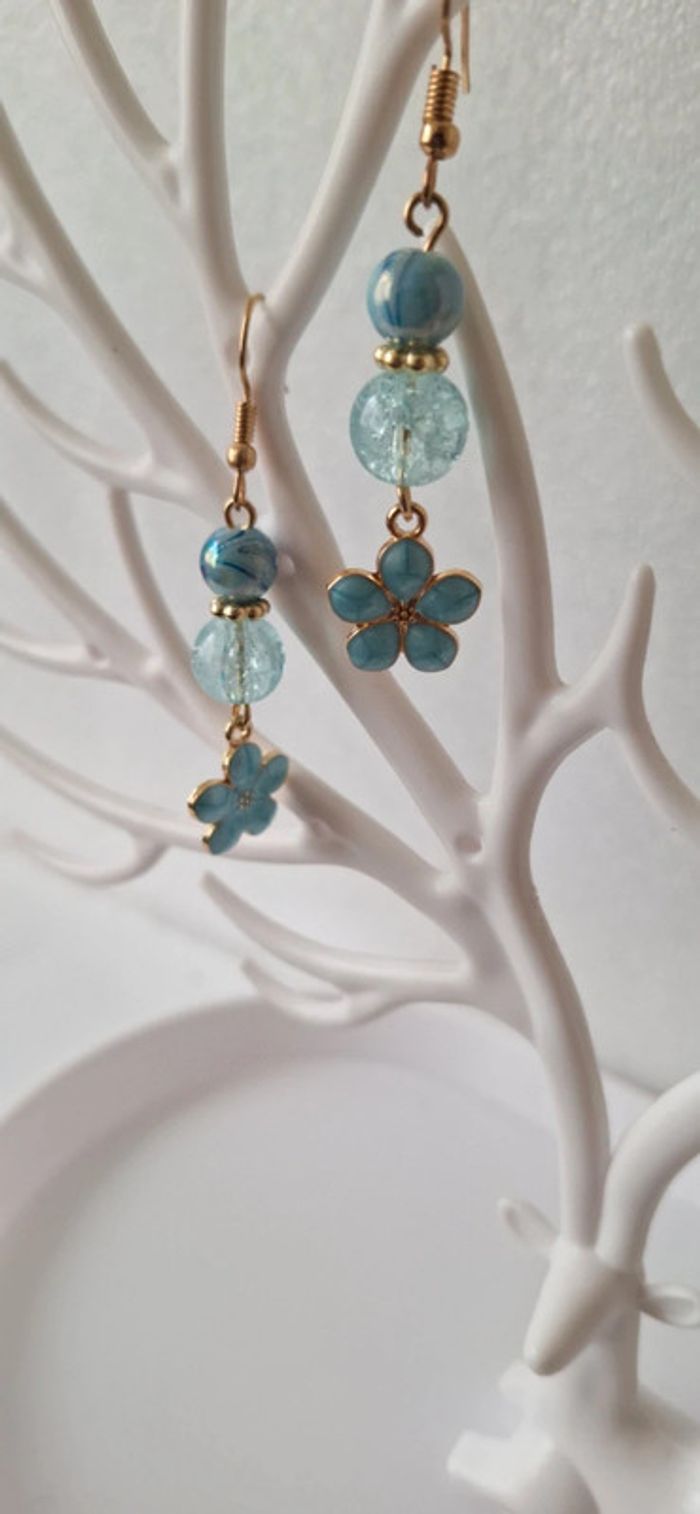 Boucle d'oreilles fleur bleu - photo numéro 3