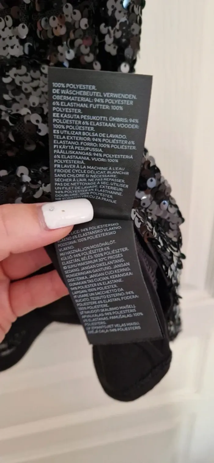 Robe à sequins noir H&M taille 38 - photo numéro 9