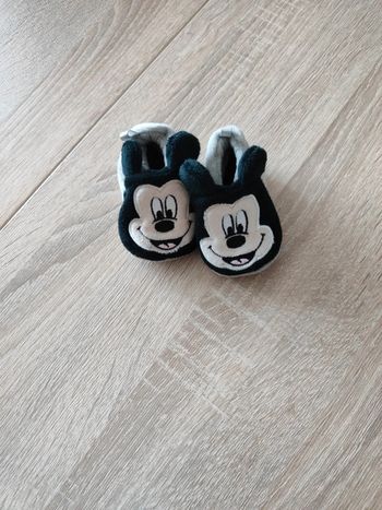Petits chaussons Mickey