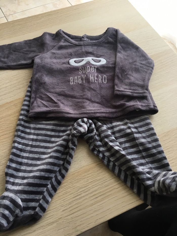 Pyjama tape à l’œil