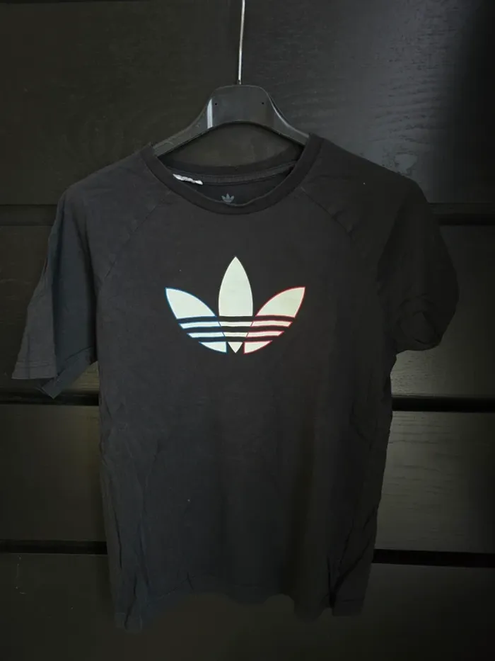 Tee-shirt noire Adidas
