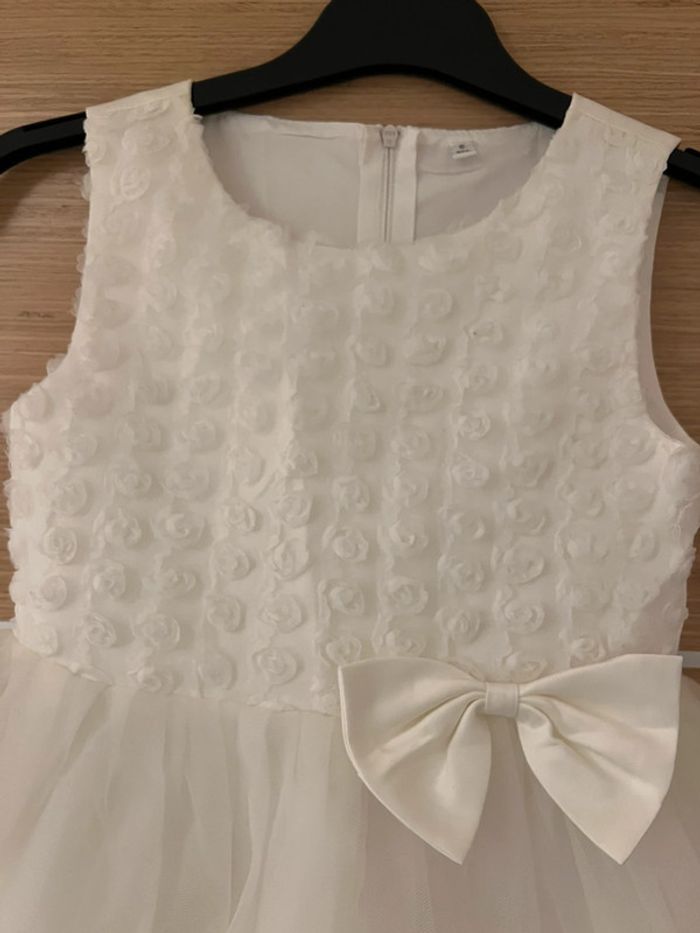 Robe cérémonie blanche 6 ans porté 1 fois très bon état - photo numéro 2
