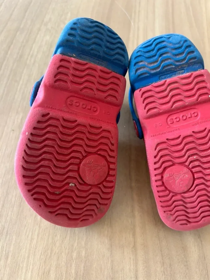 Crocs rouge et bleu pointure C8 - photo numéro 6