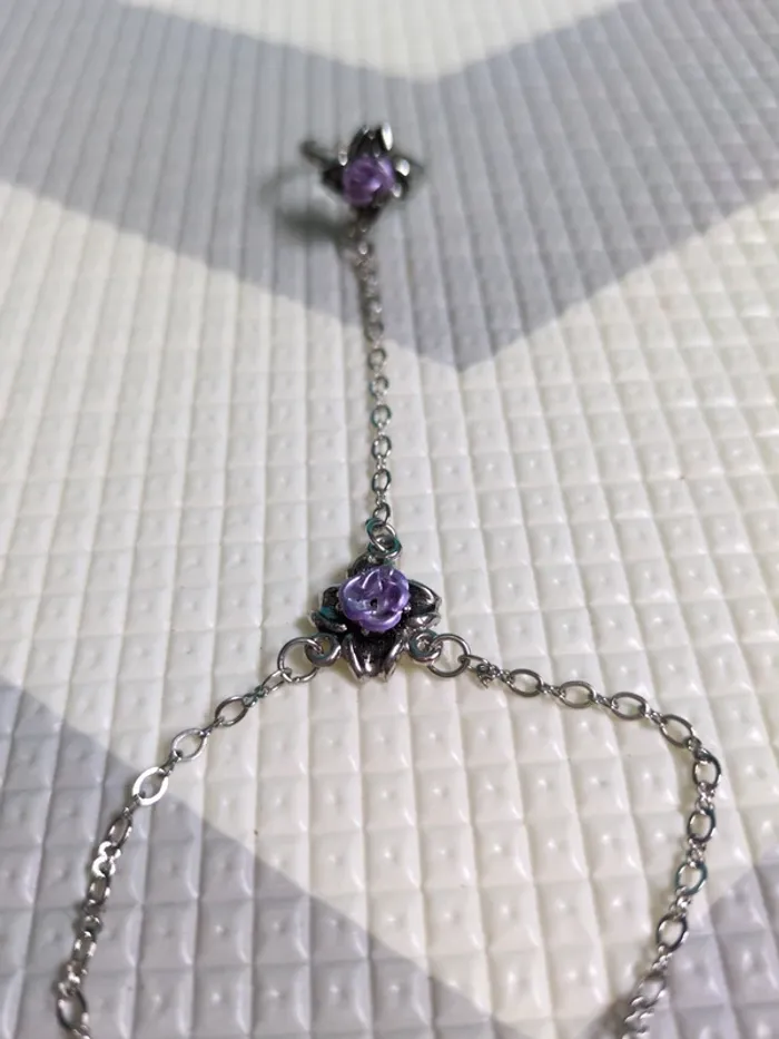 Bracelet relié à sa bague - photo numéro 3