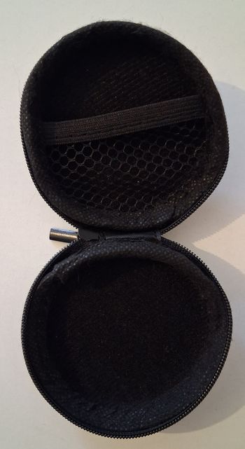 Petite pochette ronde zippée