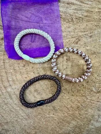 Lot de 3 élastiques à cheveux ou bracelets élastiques à vous de voir  ?