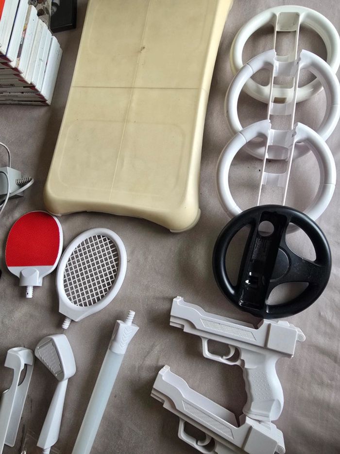 Console wii, 4 manettes, accessoires - photo numéro 4