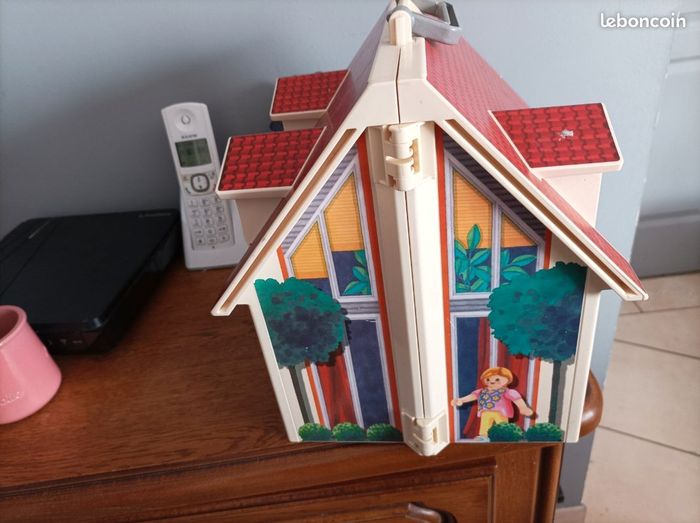 Maison playmobil avec personnages et mobilier - photo numéro 3