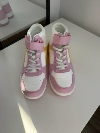 Basket montante neuve 35