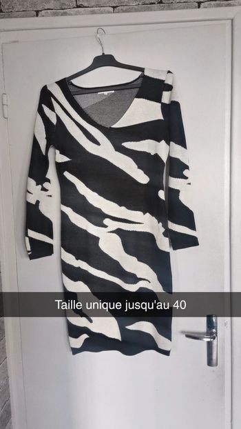 Robe pull noir et blanc