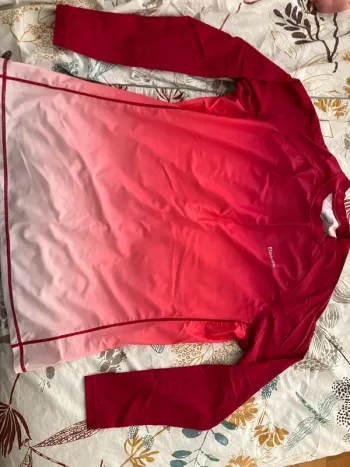 XXL  très bon état  Portée 3 fois pendant ma grossesse  T shirt rose dégradé anti UV manches longues