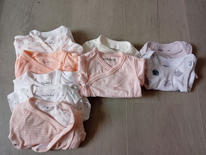 Lot de vêtements taille naissance et 1 mois - photo numéro 2